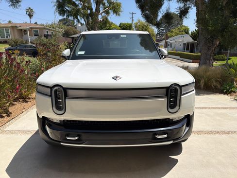 Used 2022 Rivian R1T Adventure AWD/4WD image 4