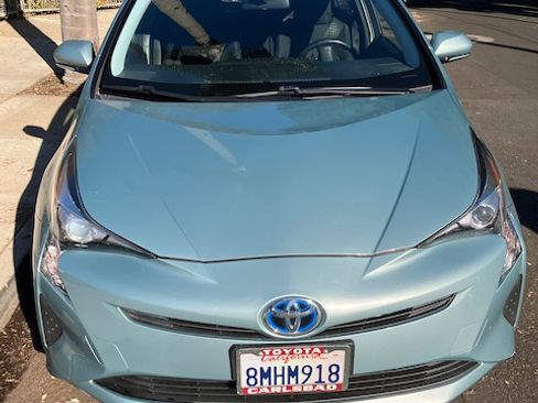 Used 2016 Toyota Prius Four Touring image 2