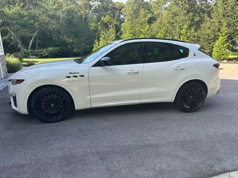 Used 2022 Maserati Levante Modena AWD/4WD image 6