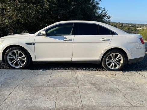Used 2013 Ford Taurus SEL image 12