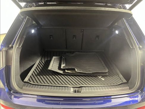 Used 2023 Audi Q4 e-tron Premium w/ Convenience Package image 8