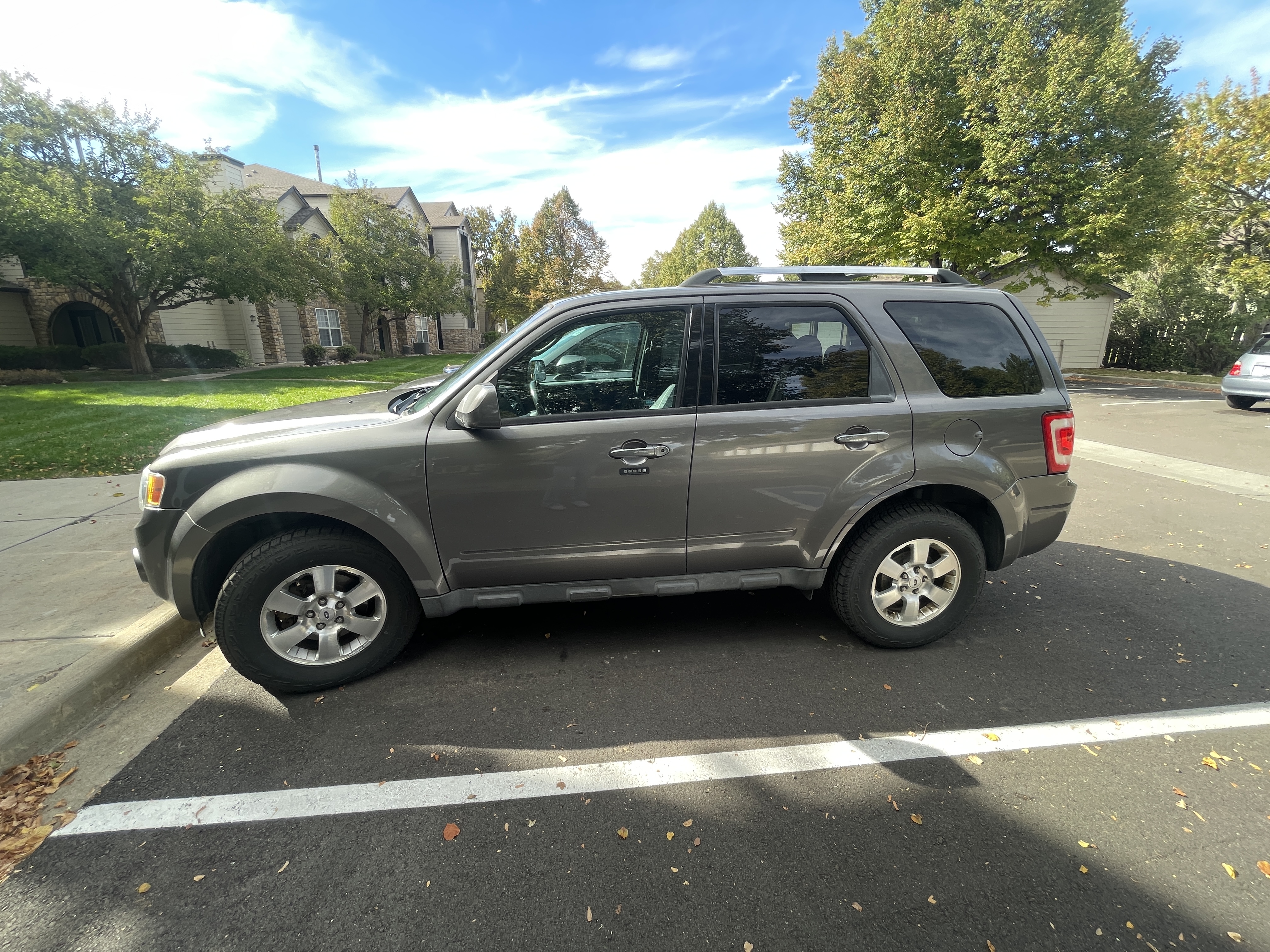 Used 2012 Ford Escape Limited FWD image 1