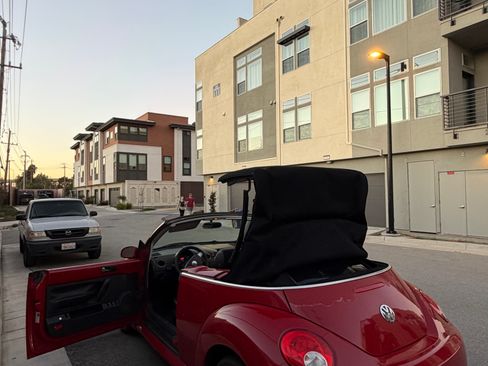Used 2006 Volkswagen Beetle Convertible w/ Package 1 image 10