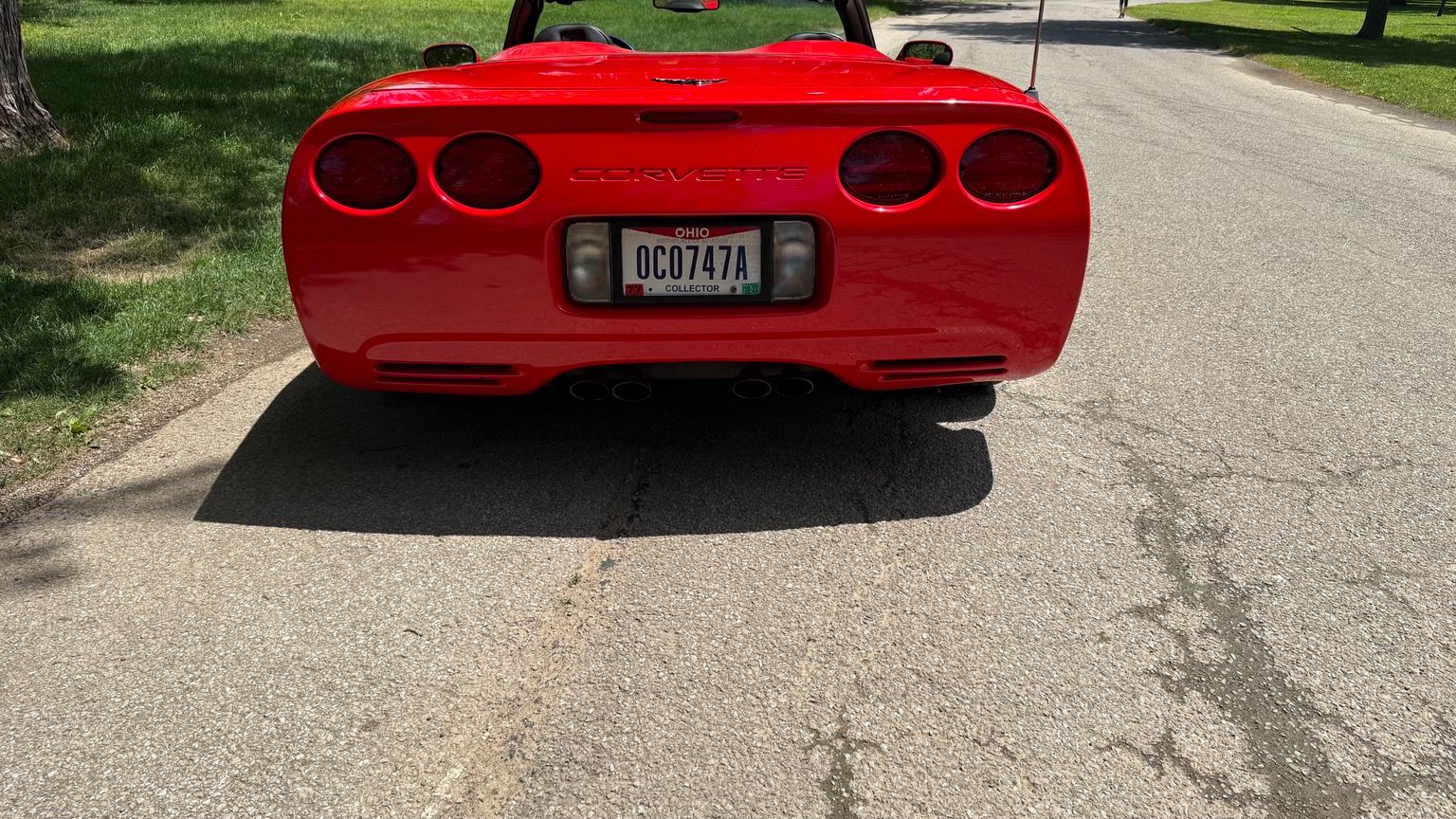 Used 2000 Chevrolet Corvette Convertible w/ Memory Pkg RWD image 21