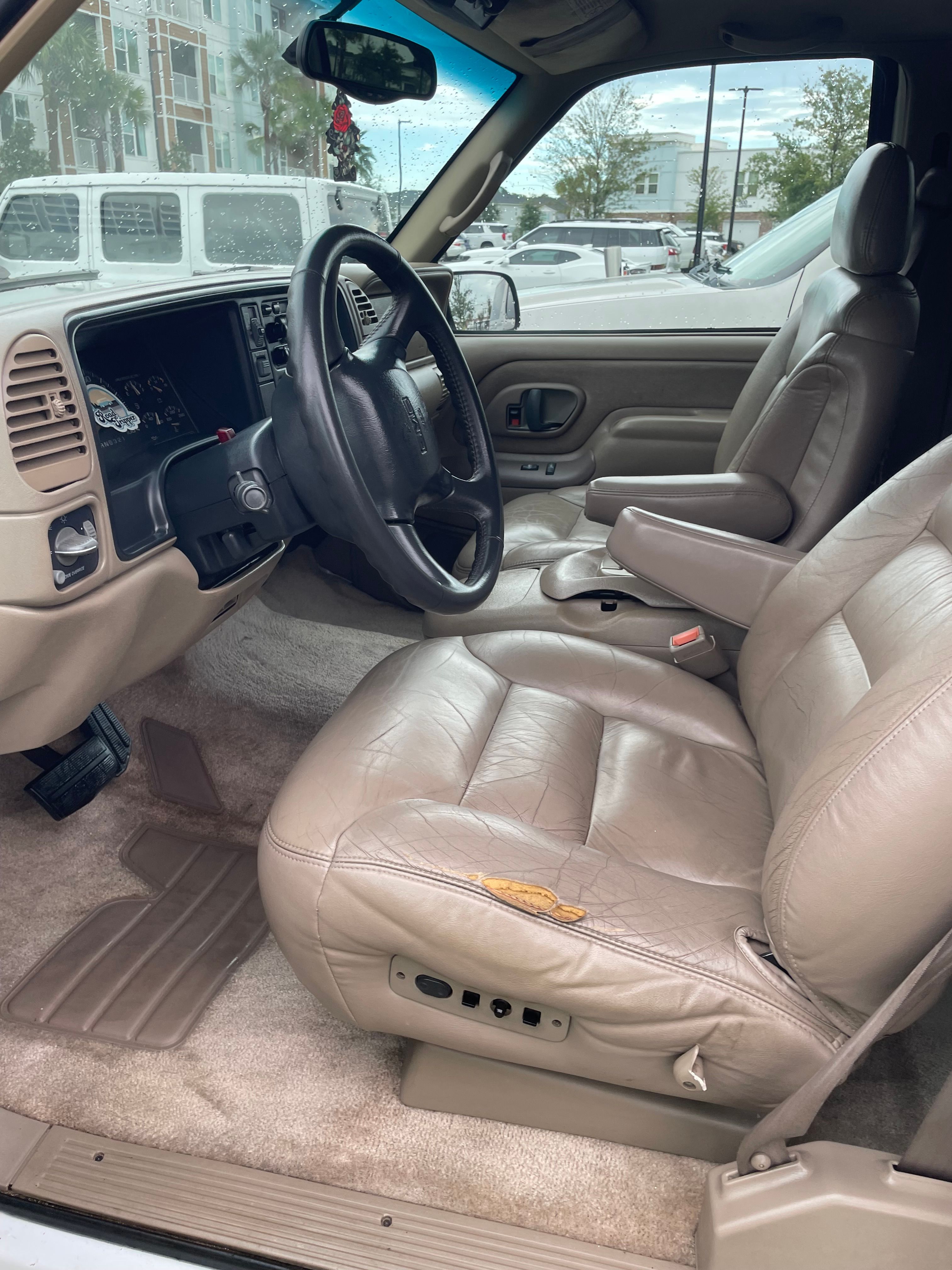 Used 1999 GMC Suburban 2500 w/ Marketing Opt Pkg 3 AWD/4WD image 5