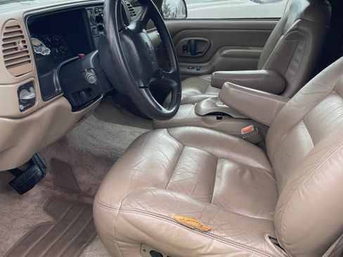 Used 1999 GMC Suburban 2500 w/ Marketing Opt Pkg 3 AWD/4WD image 5