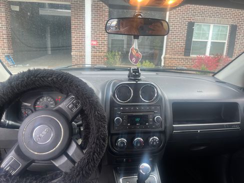 Used 2012 Jeep Compass Sport image 10