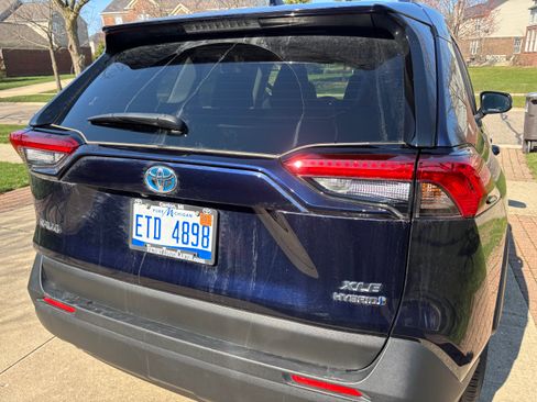 Used 2023 Toyota RAV4 XLE w/ XLE Grade Weather Package image 4