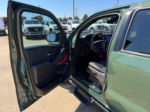 Used 2023 Nissan Frontier PRO-4X w/ Pro-4X Premium Package AWD/4WD image 18