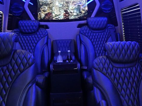 Used 2020 Mercedes-Benz Sprinter 3500 image 2