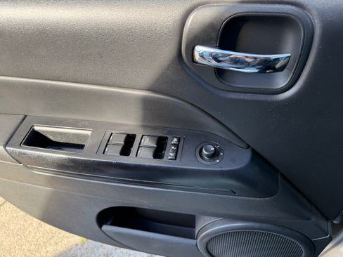 Used 2013 Jeep Patriot Latitude image 17