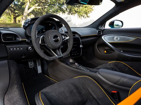 Used 2023 McLaren Artura image 25