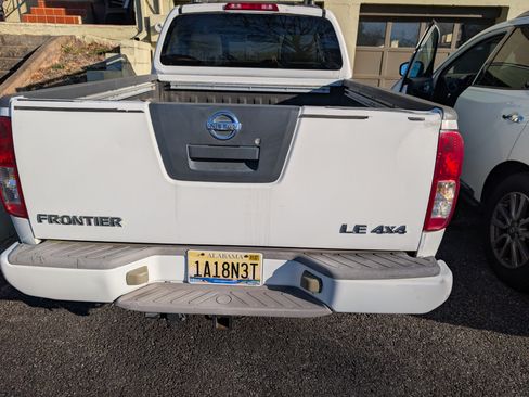 Used 2008 Nissan Frontier LE w/ Leather Pkg image 12