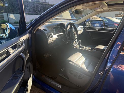 Used 2016 Volkswagen Touareg Executive image 14