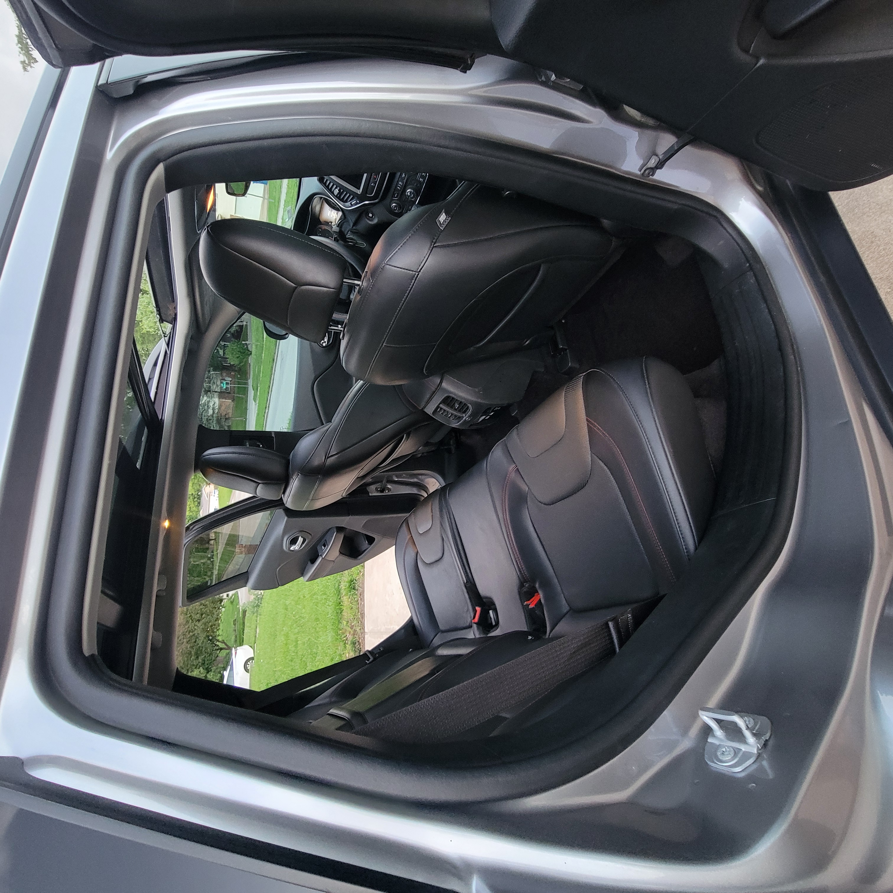 Used 2019 Jeep Cherokee Trailhawk AWD/4WD image 9