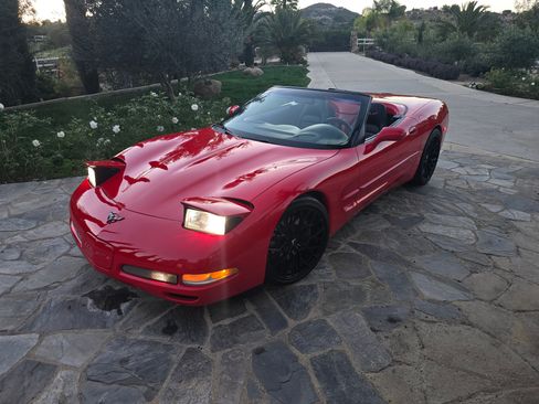 Used 2003 Chevrolet Corvette Convertible 2D w/ Preferred Equipment Group1 image 13