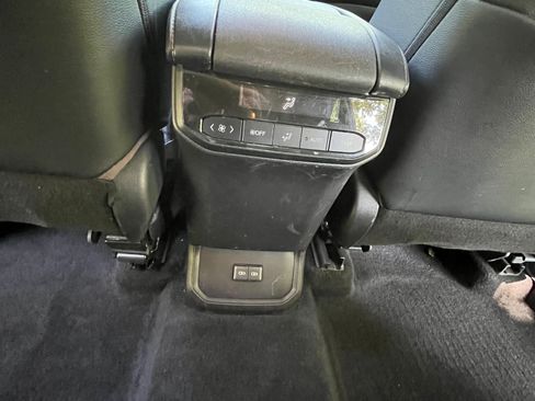 Used 2023 Toyota Highlander XLE AWD/4WD image 15