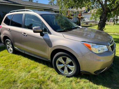 Used 2015 Subaru Forester 2.5i Premium AWD/4WD image 5