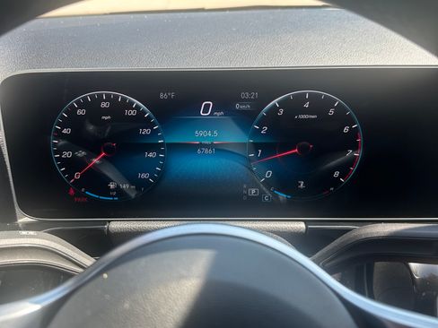 Used 2021 Mercedes-Benz GLA 250 4MATIC image 4
