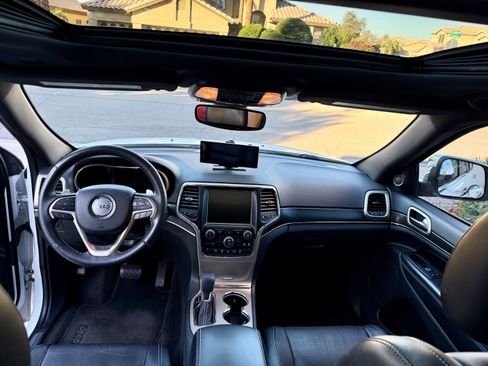 Used 2017 Jeep Grand Cherokee Limited w/ Luxury Group II image 6