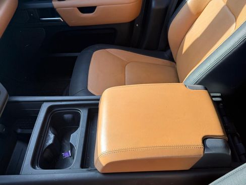 Used 2023 Land Rover Defender 110 X-Dynamic SE image 6