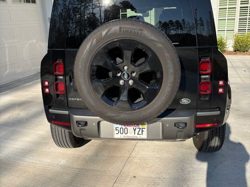 Used 2023 Land Rover Defender 110 X-Dynamic SE image 2