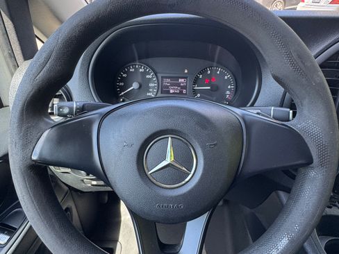 Used 2017 Mercedes-Benz Metris Van 2D image 10
