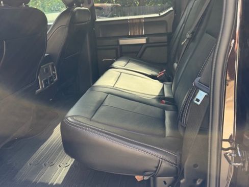Used 2020 Ford F150 Lariat RWD image 11