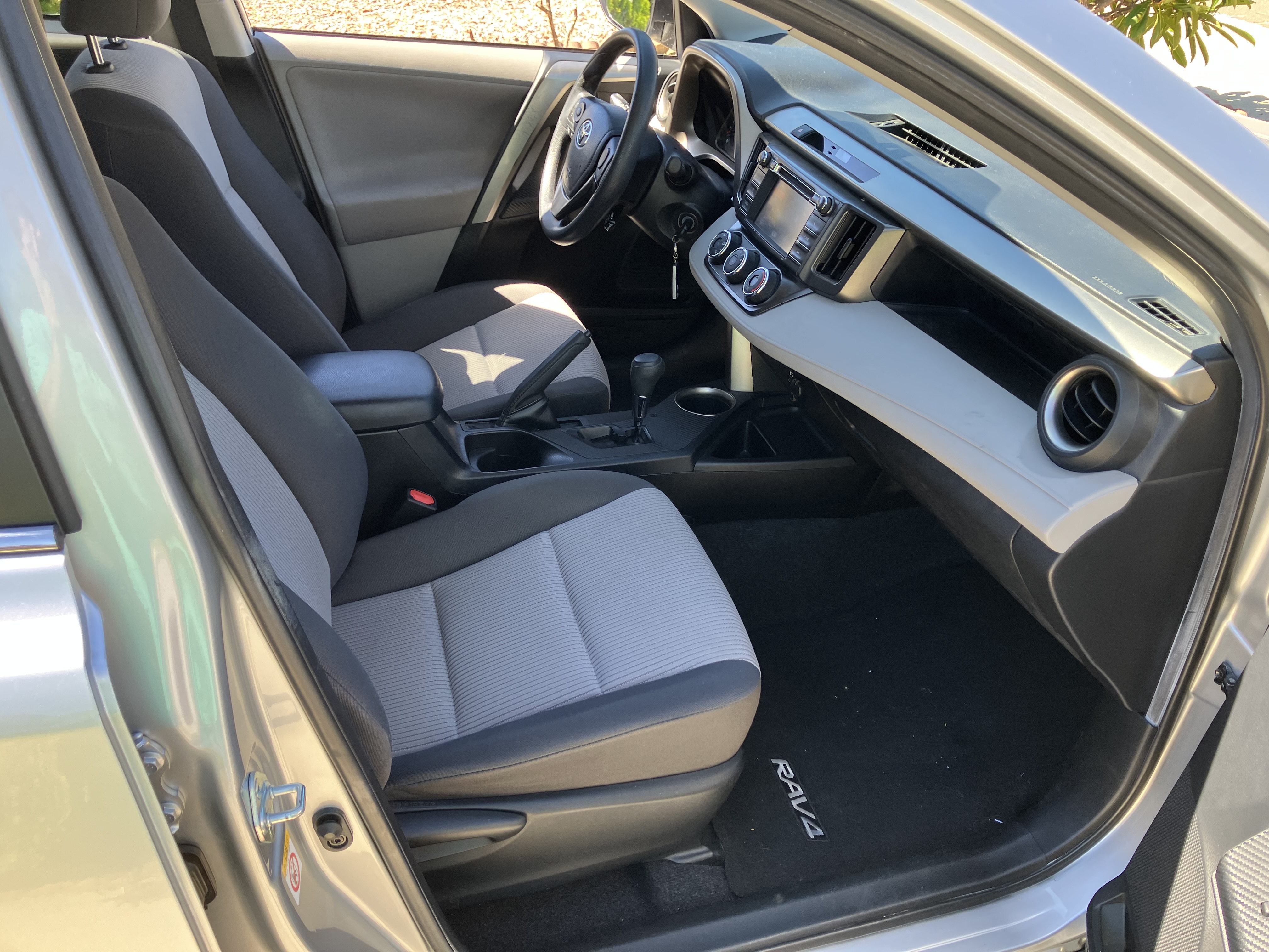 Used 2013 Toyota RAV4 LE FWD image 11