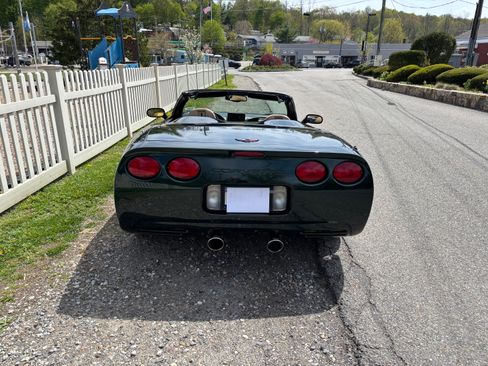 Used 2001 Chevrolet Corvette Convertible w/ Preferred Equipment Group2 RWD image 4