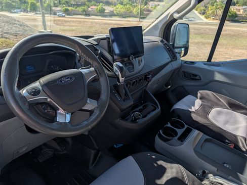 Used 2018 Ford Transit 350 XLT image 11