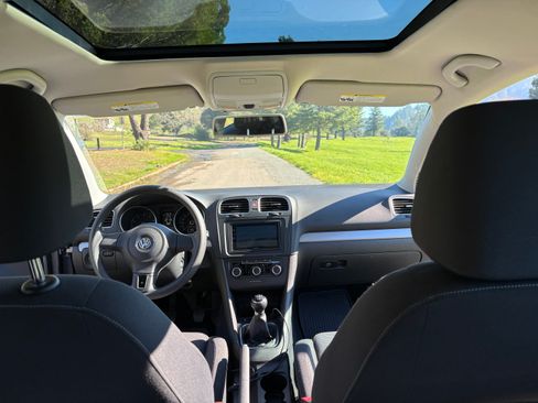 Used 2012 Volkswagen Golf 2-Door image 10