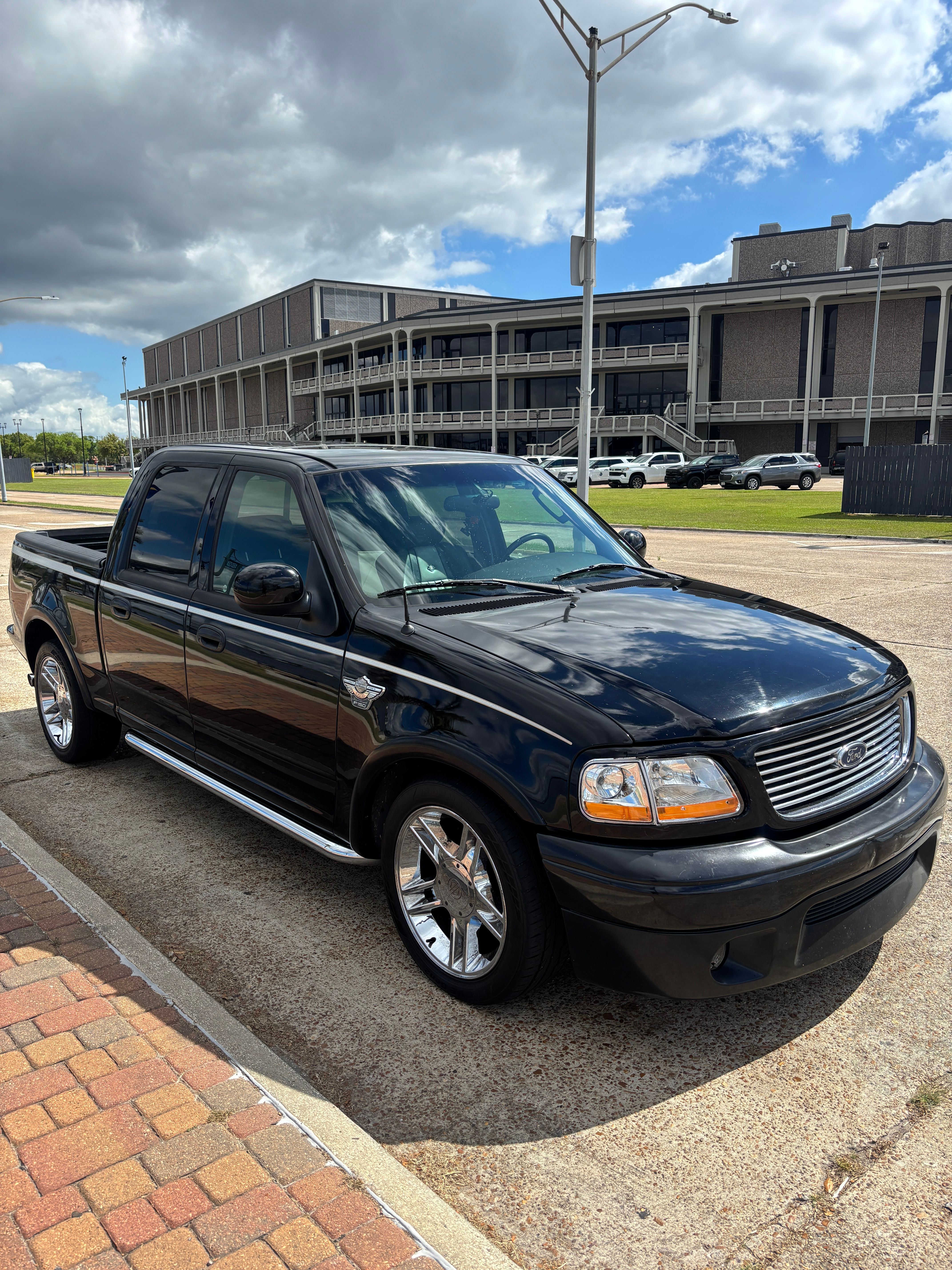 Used 2003 Ford F150 Harley-Davidson RWD image 2