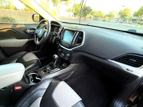 Used 2014 Jeep Cherokee Limited w/ Luxury Group FWD image 9