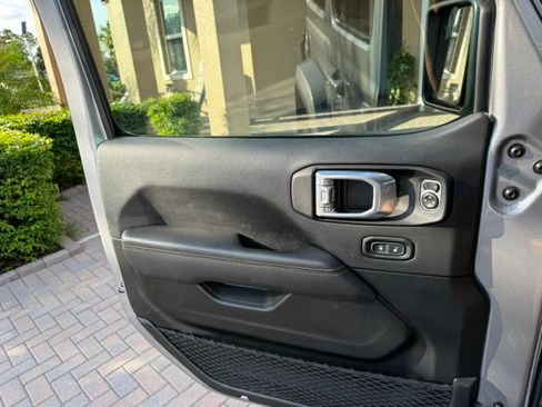 Used 2021 Jeep Wrangler Unlimited Sahara AWD/4WD image 10