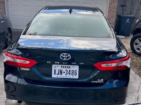 Used 2019 Toyota Camry LE image 5