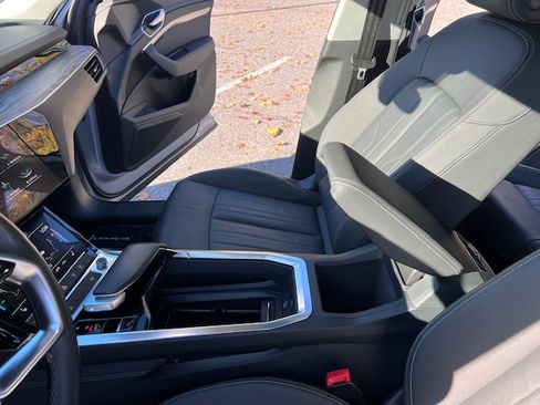 Used 2022 Audi e-tron Premium w/ Convenience Plus Package image 1