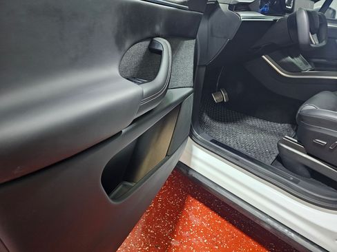 Used 2022 Tesla Model X Plaid image 19