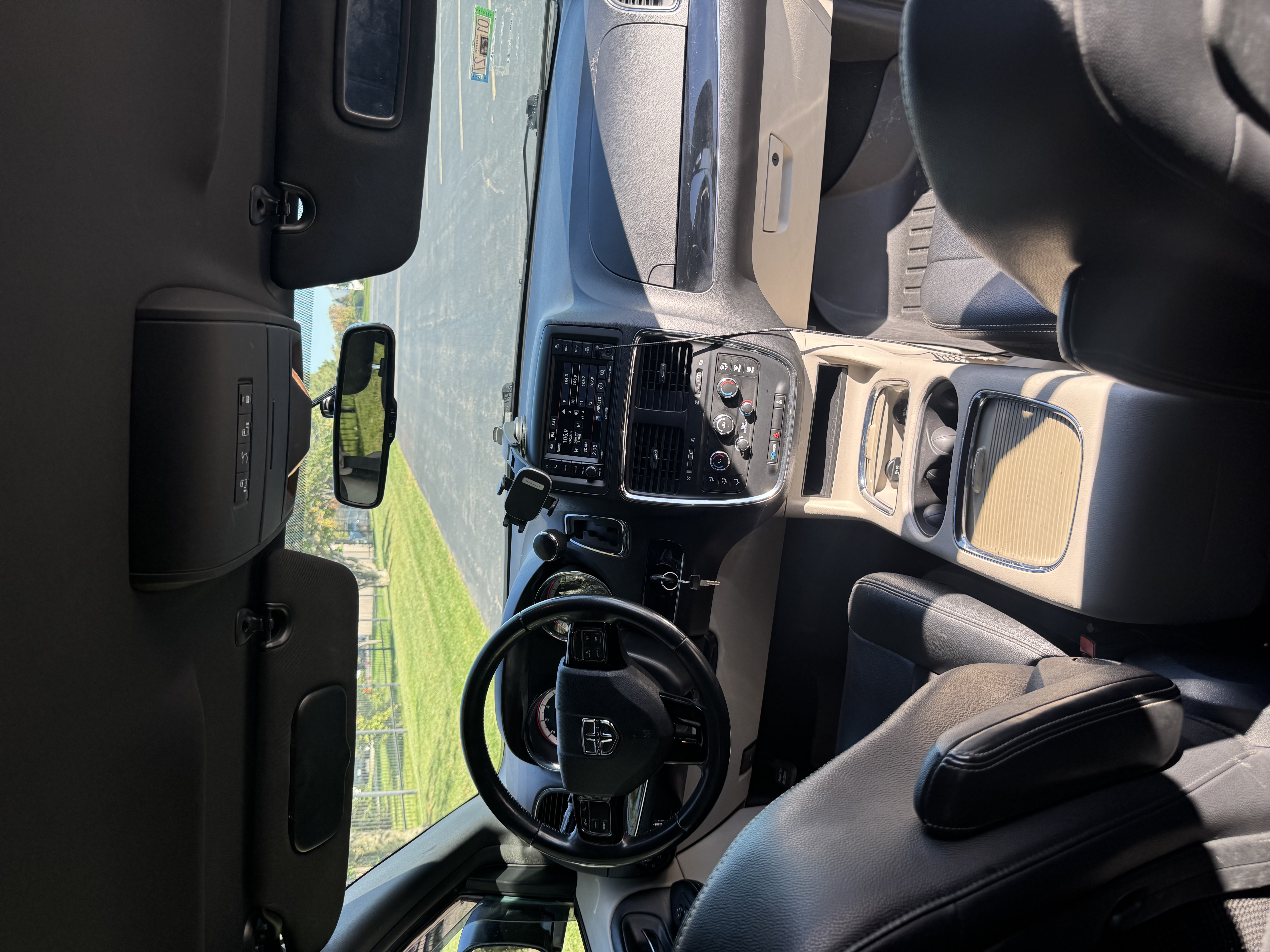 Used 2017 Dodge Grand Caravan SXT FWD image 15