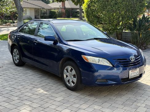 Used 2009 Toyota Camry LE image 2