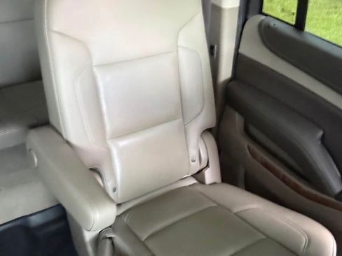 Used 2019 Chevrolet Suburban Premier RWD image 13