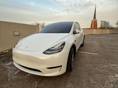 Used 2023 Tesla Model Y Long Range AWD/4WD image 5