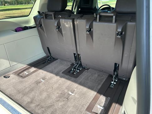 Used 2014 Cadillac Escalade Platinum AWD/4WD image 15
