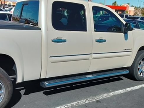 Used 2011 GMC Sierra 1500 Denali image 2