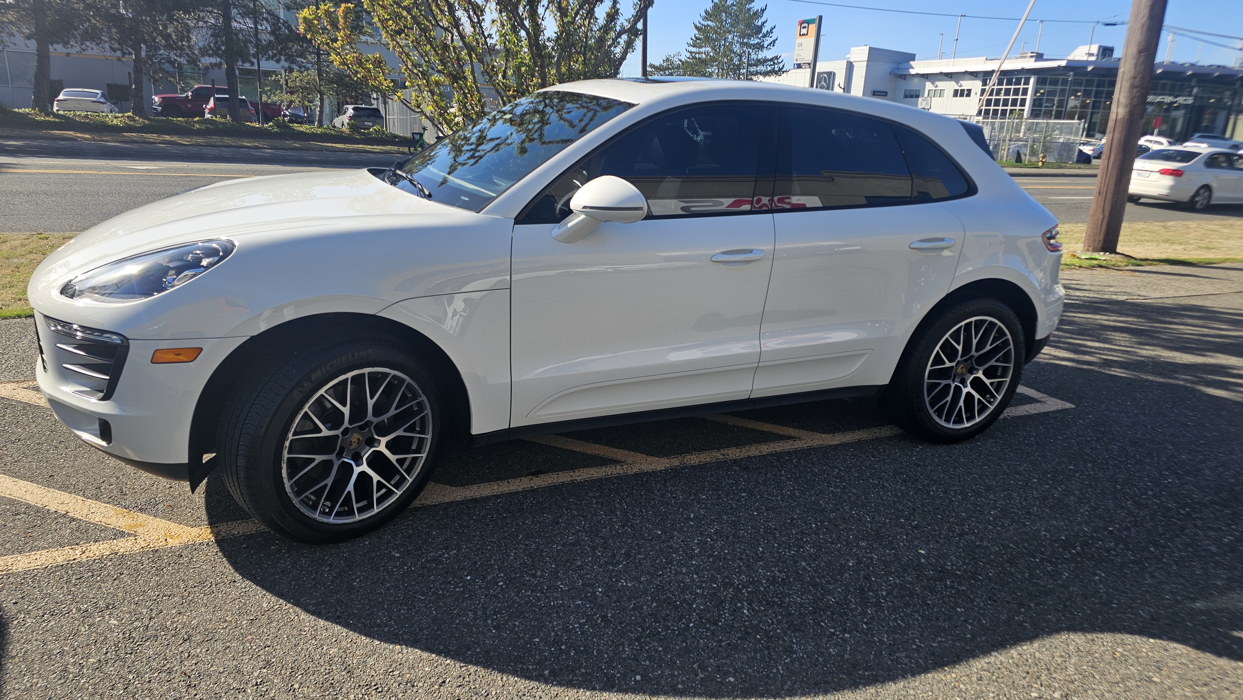 Used 2018 Porsche Macan Sport Edition AWD/4WD image 2