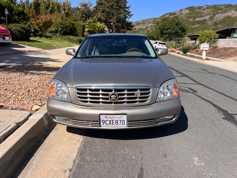 Used 2000 Cadillac De Ville DTS w/ Comfort/Convenience Pkg image 9