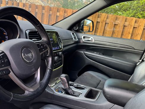 Used 2020 Jeep Grand Cherokee Altitude image 5