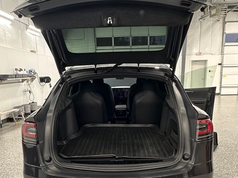 Used 2023 Tesla Model X Plaid image 7