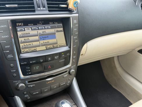 Used 2010 Lexus IS 250C RWD image 15