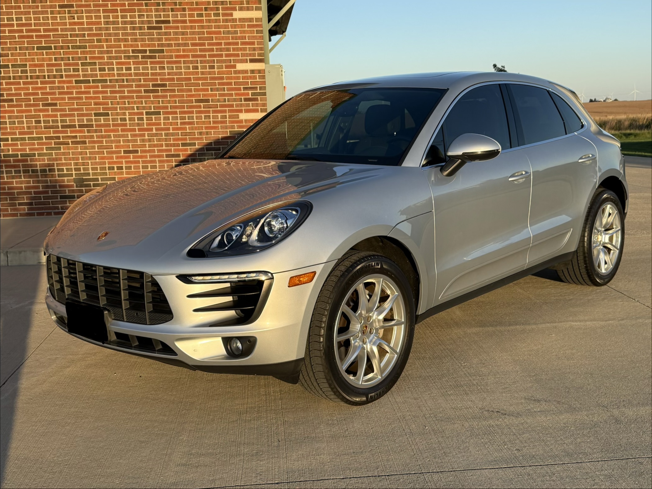 Used 2017 Porsche Macan S AWD/4WD image 1